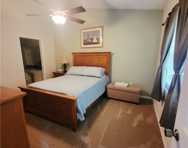 6605 Huntington Lakes Circle - Photo Thumbnail 2
