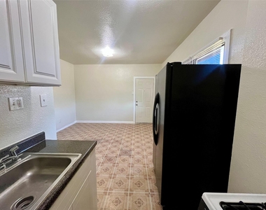 2705 Lorraine Street - Photo Thumbnail 9