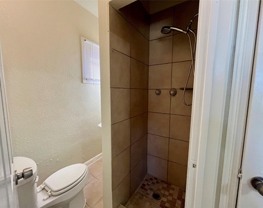 2705 Lorraine Street - Photo Thumbnail 10