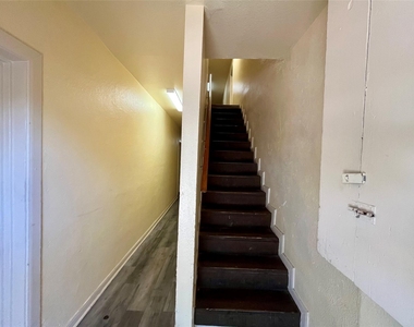 2705 Lorraine Street - Photo Thumbnail 15