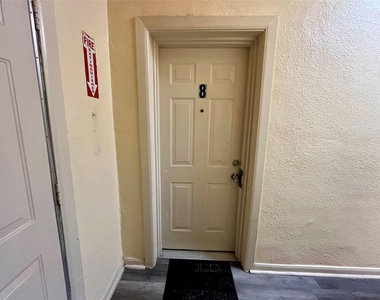 2705 Lorraine Street - Photo Thumbnail 12