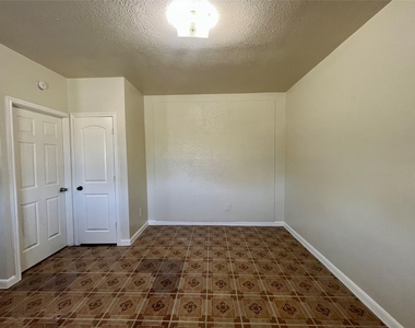 2705 Lorraine Street - Photo Thumbnail 5