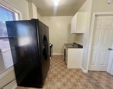 2705 Lorraine Street - Photo Thumbnail 8