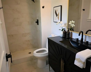 8609 Driftwood Drive - Photo Thumbnail 6