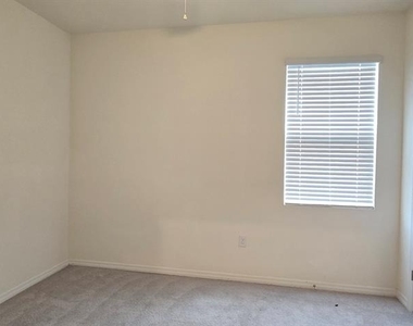 5530 Nw 40th Loop - Photo Thumbnail 12