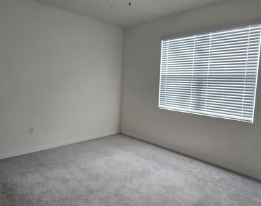 5530 Nw 40th Loop - Photo Thumbnail 7
