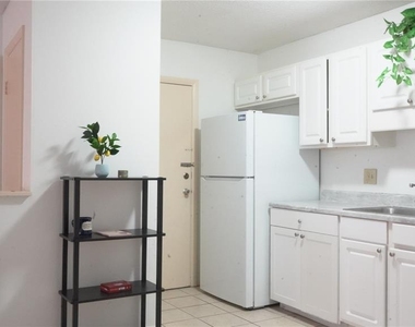 1700 Sw 16th Court - Photo Thumbnail 4
