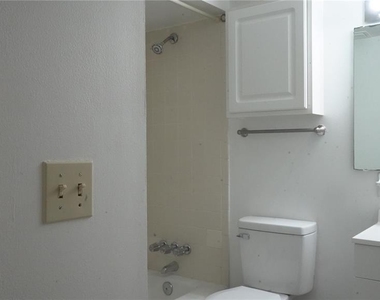 1700 Sw 16th Court - Photo Thumbnail 11