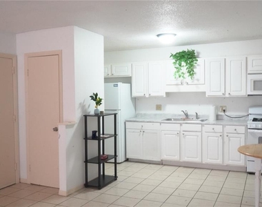 1700 Sw 16th Court - Photo Thumbnail 2