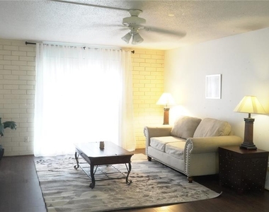 1700 Sw 16th Court - Photo Thumbnail 5
