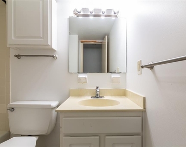1700 Sw 16th Court - Photo Thumbnail 8