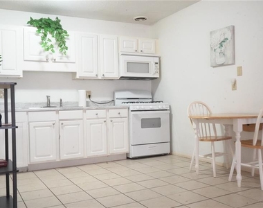 1700 Sw 16th Court - Photo Thumbnail 3