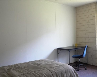 1700 Sw 16th Court - Photo Thumbnail 12