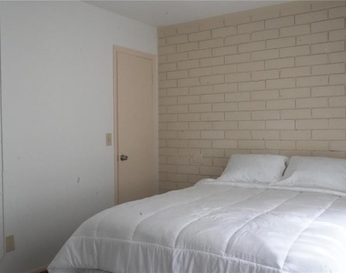 1700 Sw 16th Court - Photo Thumbnail 9