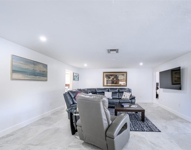 149 Crescent Drive - Photo Thumbnail 5