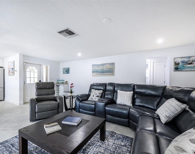 149 Crescent Drive - Photo Thumbnail 8