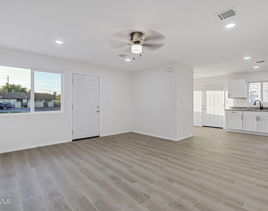 3016 Glen Drive - Photo Thumbnail 2