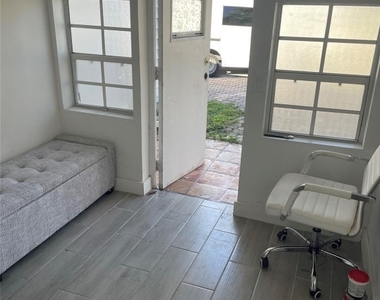 8508 Sw 16th Court - Photo Thumbnail 4