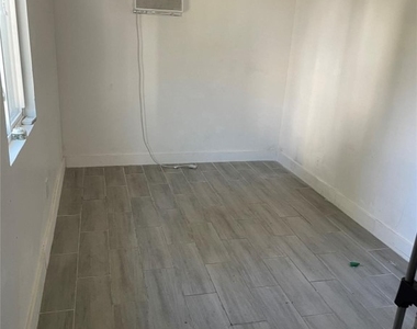 8508 Sw 16th Court - Photo Thumbnail 5