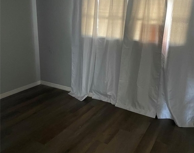 8508 Sw 16th Court - Photo Thumbnail 2