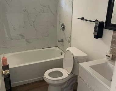 8508 Sw 16th Court - Photo Thumbnail 6