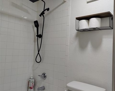 18333 Roehampton Drive - Photo Thumbnail 5