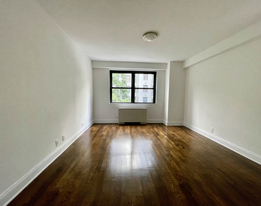 East 89th Street - Photo Thumbnail 5