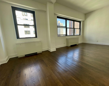 East 89th Street - Photo Thumbnail 4