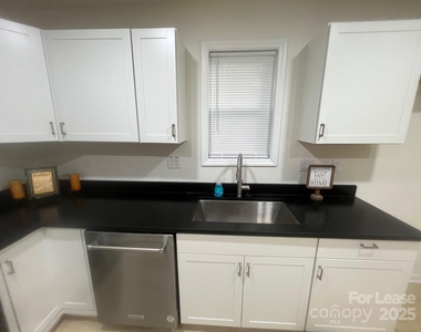 39 E White Street - Photo Thumbnail 6