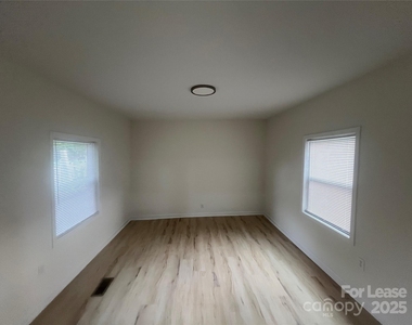 39 E White Street - Photo Thumbnail 14