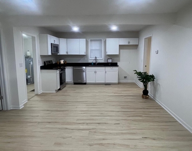 39 E White Street - Photo Thumbnail 3