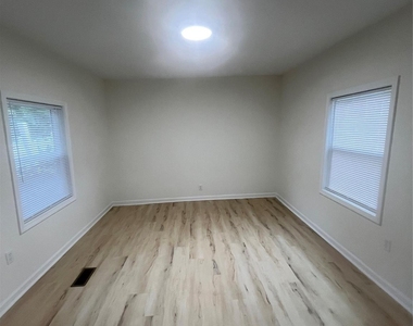 39 E White Street - Photo Thumbnail 13