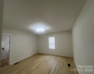 39 E White Street - Photo Thumbnail 7
