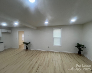 39 E White Street - Photo Thumbnail 2