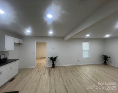 39 E White Street - Photo Thumbnail 1