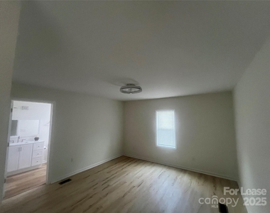 39 E White Street - Photo Thumbnail 8