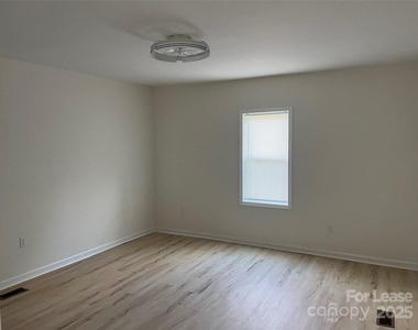 39 E White Street - Photo Thumbnail 9