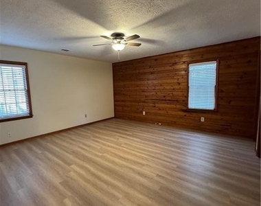 3599 Ridge Road Se - Photo Thumbnail 3