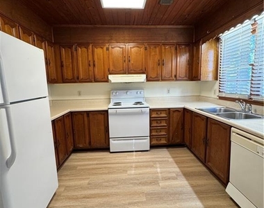 3599 Ridge Road Se - Photo Thumbnail 7
