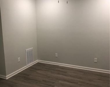 700 Lynn Circle Sw - Photo Thumbnail 9
