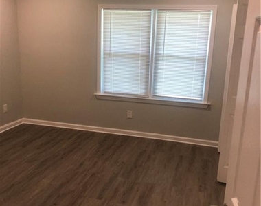 700 Lynn Circle Sw - Photo Thumbnail 14