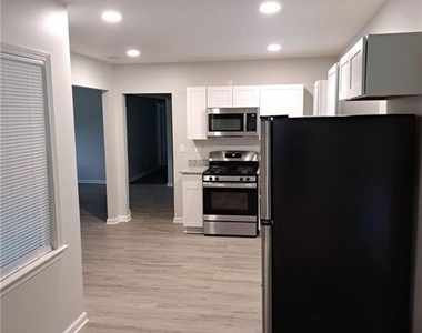 700 Lynn Circle Sw - Photo Thumbnail 5
