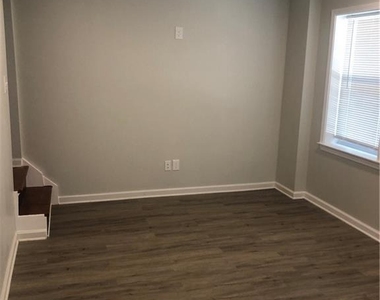 700 Lynn Circle Sw - Photo Thumbnail 6