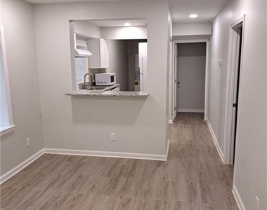 700 Lynn Circle Sw - Photo Thumbnail 3