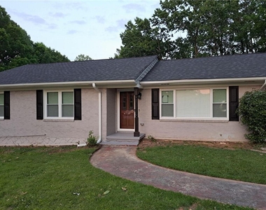 700 Lynn Circle Sw - Photo Thumbnail 1