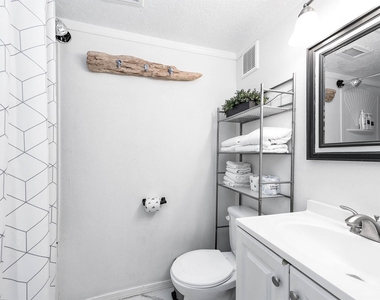 6300 Seawall Boulevard - Photo Thumbnail 6