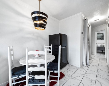 6300 Seawall Boulevard - Photo Thumbnail 4