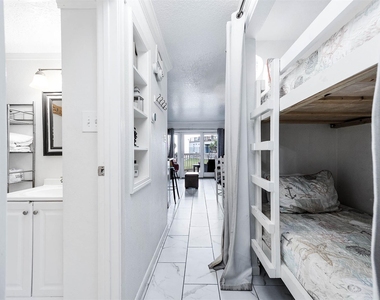 6300 Seawall Boulevard - Photo Thumbnail 5