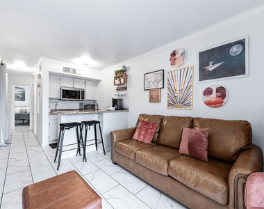 6300 Seawall Boulevard - Photo Thumbnail 9