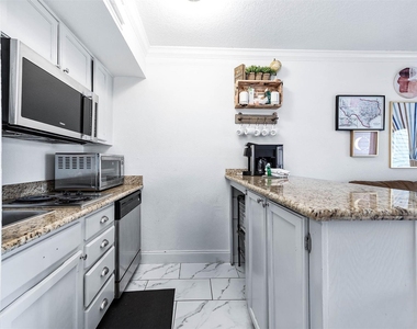 6300 Seawall Boulevard - Photo Thumbnail 3